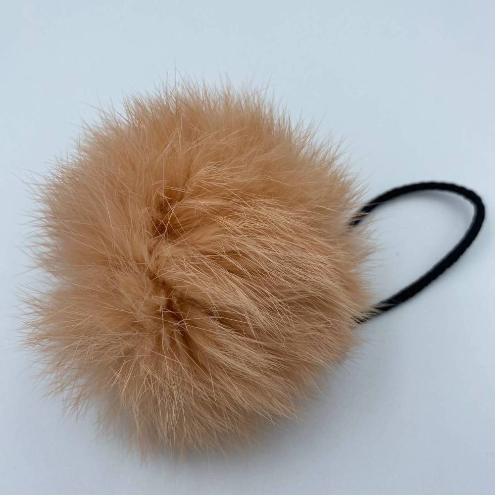 Pompom made of natural rabbit fur, tender peach 8-9 cm Pompom made of natural rabbit fur, tender peach 8-9 cm