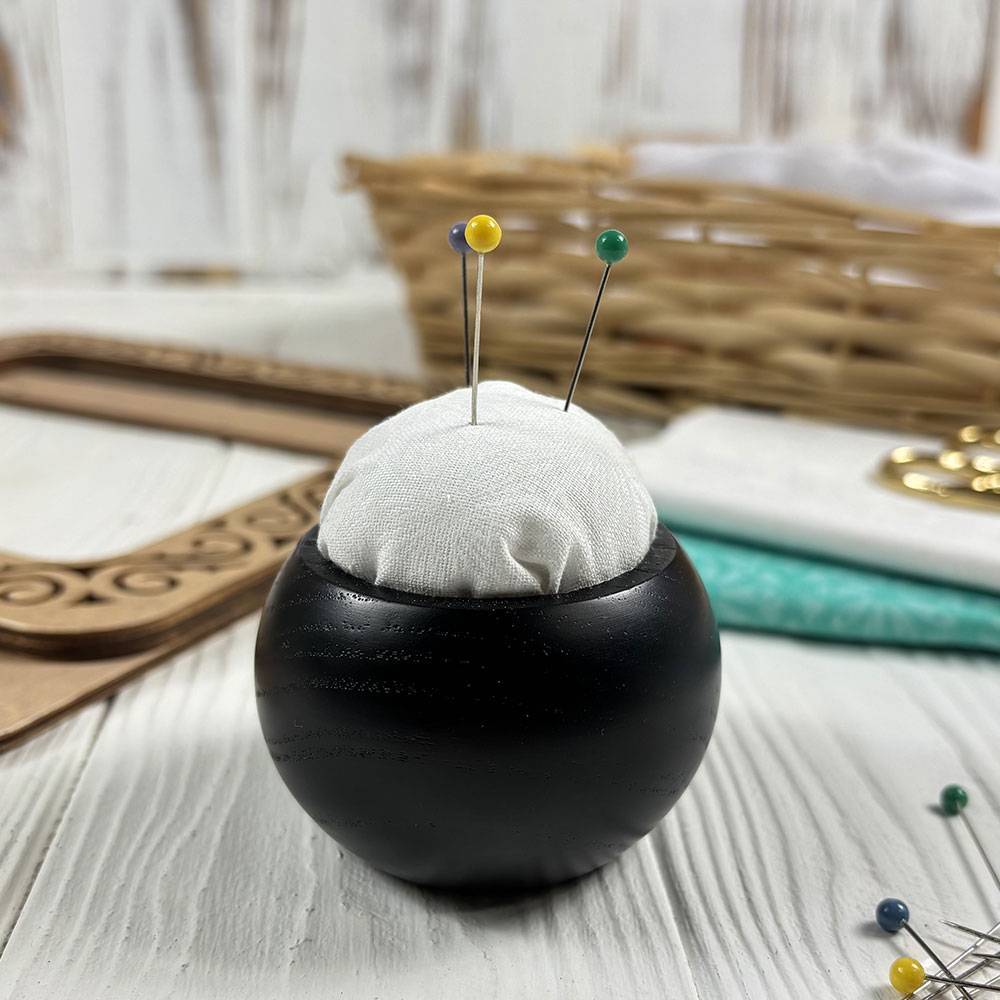 Игольница деревянная круглая черная