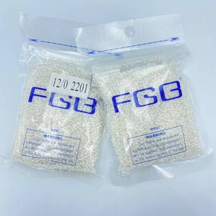 Бисер 12/0 FGB - белый прозрачный (2201)