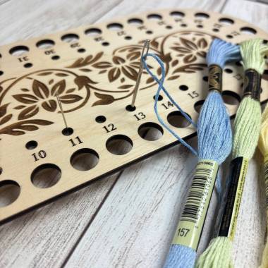 Floss organizer with 40-hole needle parking