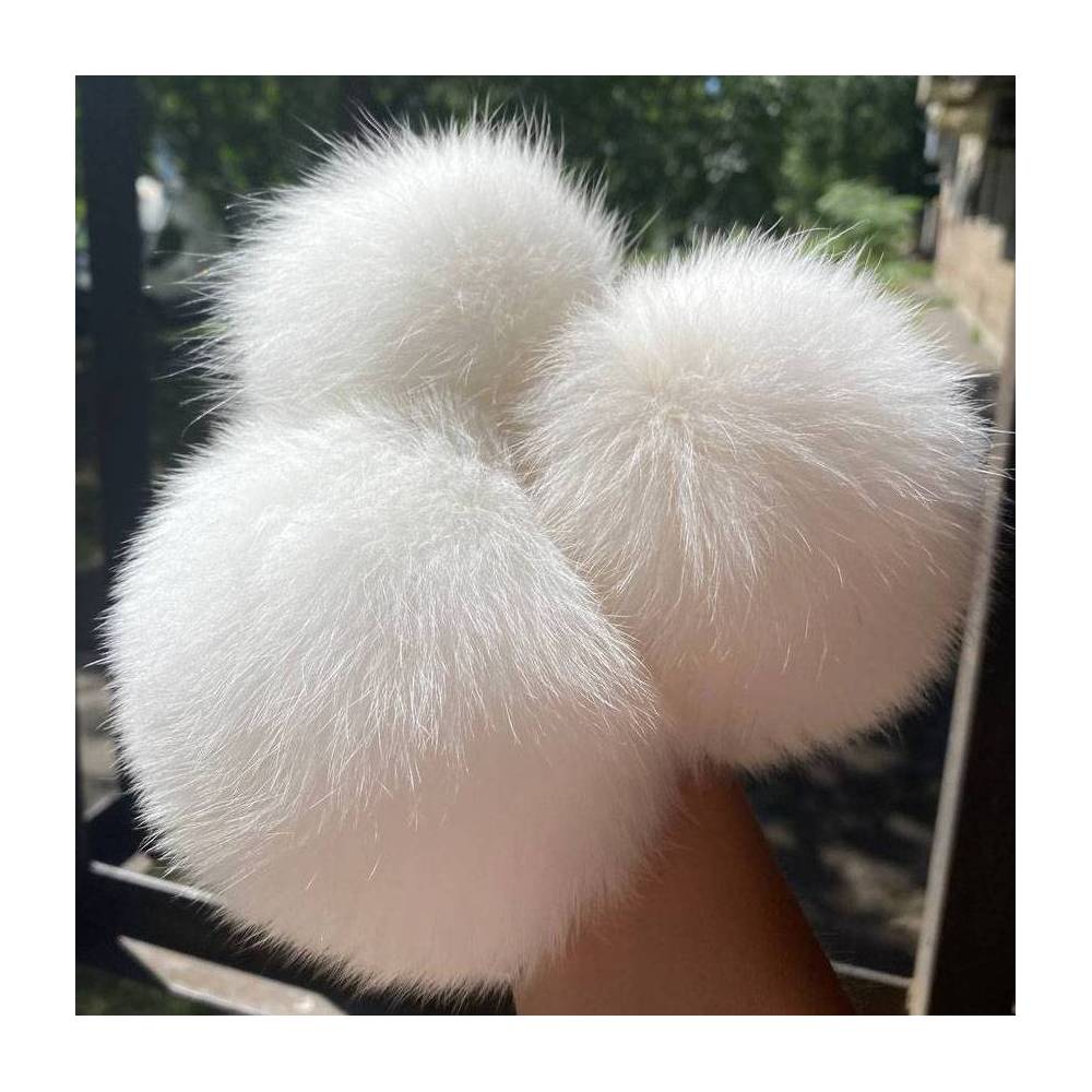 Pompom made of natural fox fur, white 15 cm