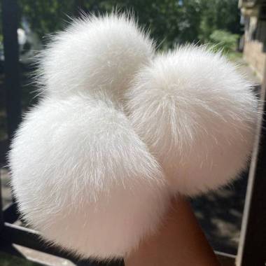 Pompom made of natural fox fur, white 15 cm