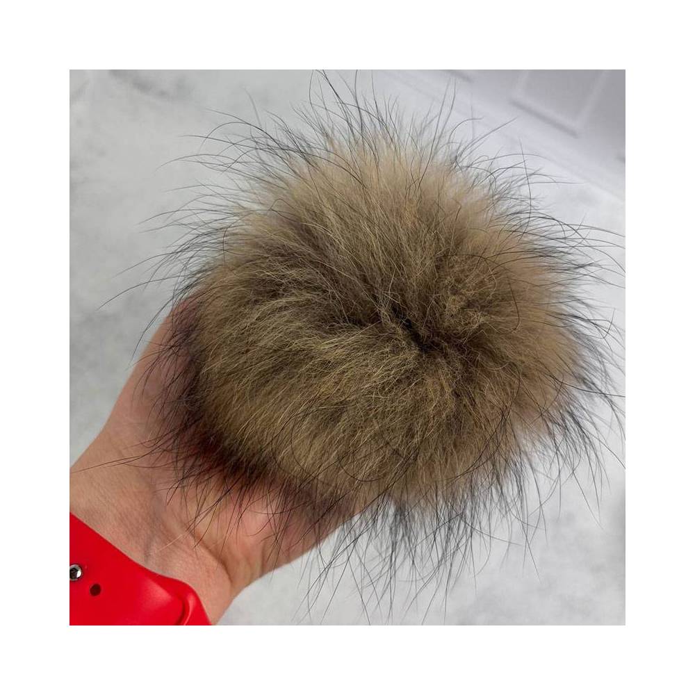 Pompom made of natural raccoon fur 13-14 cm Pompom made of natural raccoon fur 13-14 cm