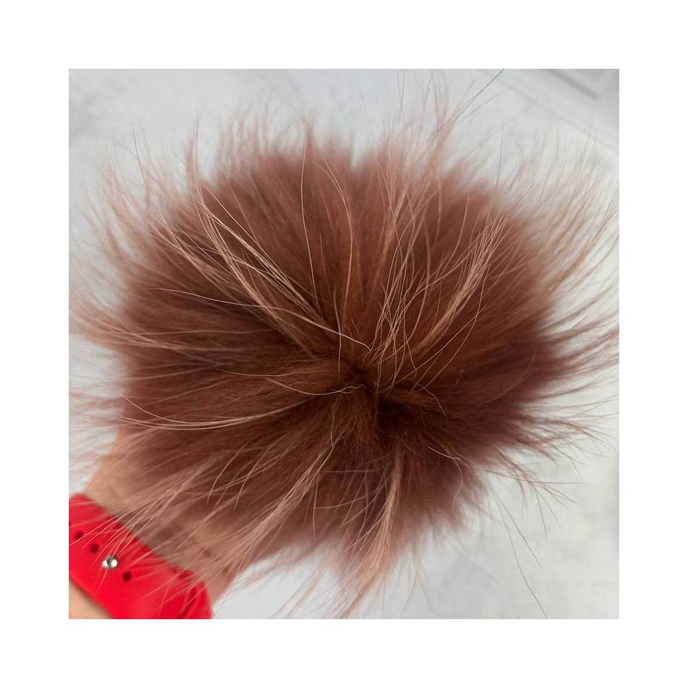 Pompom made of natural raccoon fur shimmering copper 17-20 cm Pompom made of natural raccoon fur shimmering copper 17-20 cm