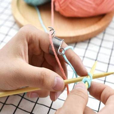 Thimble-divider for knitting jacquard