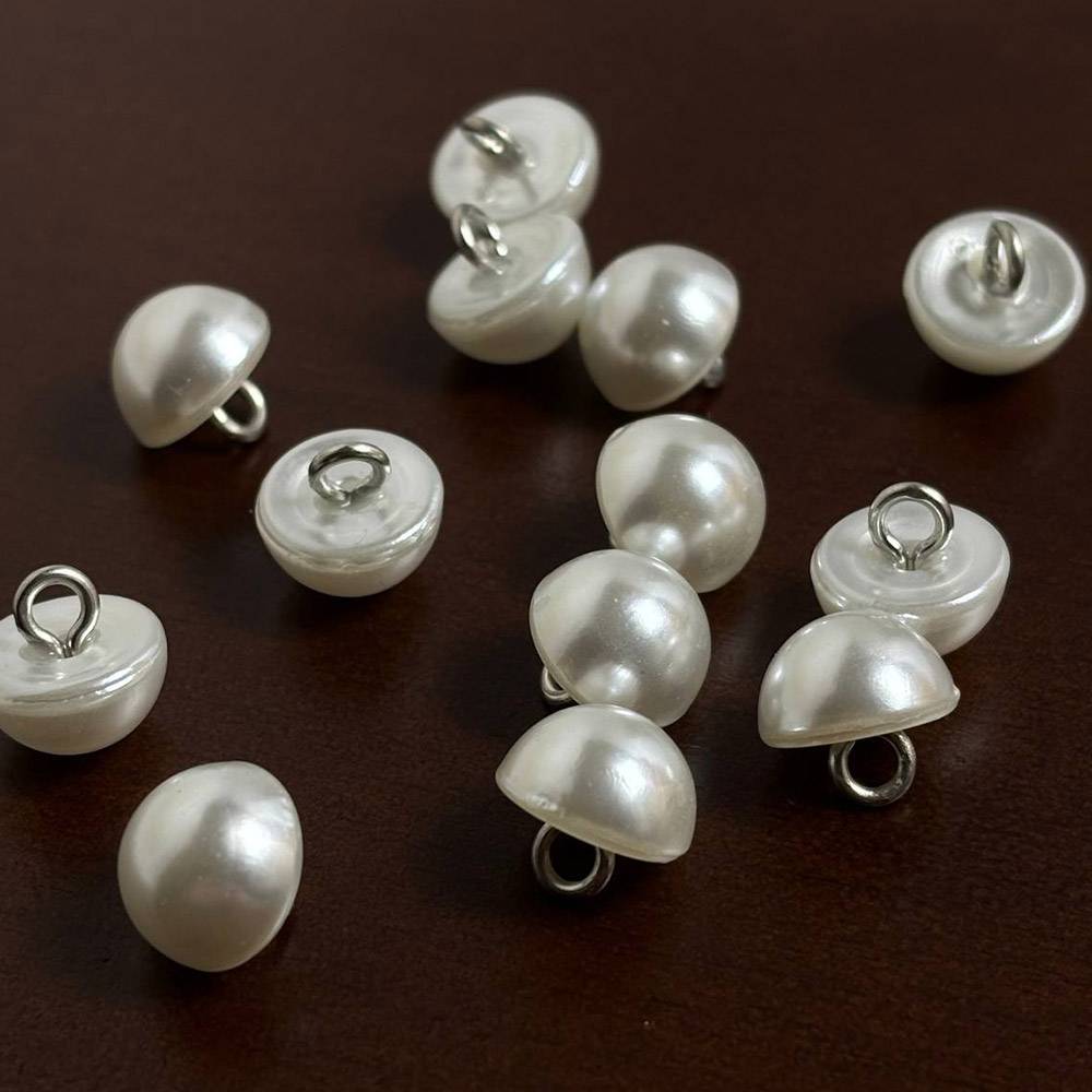 Pearl button white, 10 mm