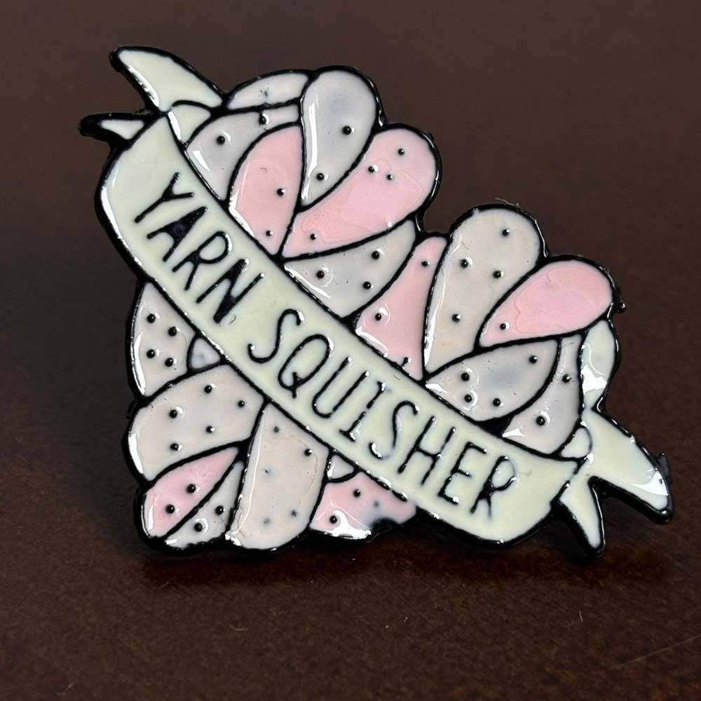 Значок пін на одяг YARN SQUISHER 3,3*2,3 см