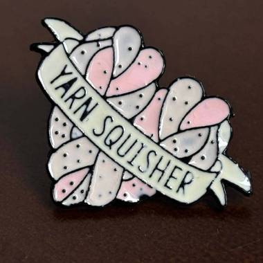 Значок пін на одяг YARN SQUISHER 3,3*2,3 см
