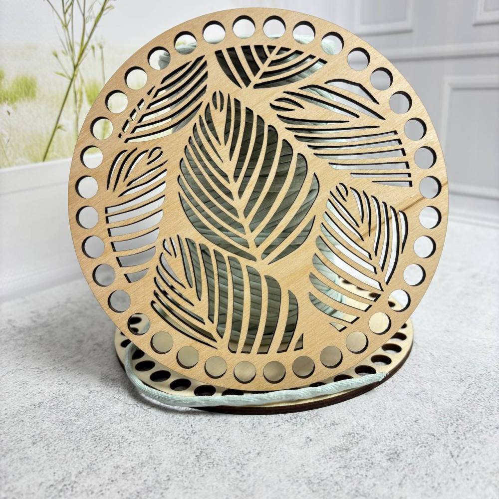Wooden round openwork bottom, 15 cm (155/15)