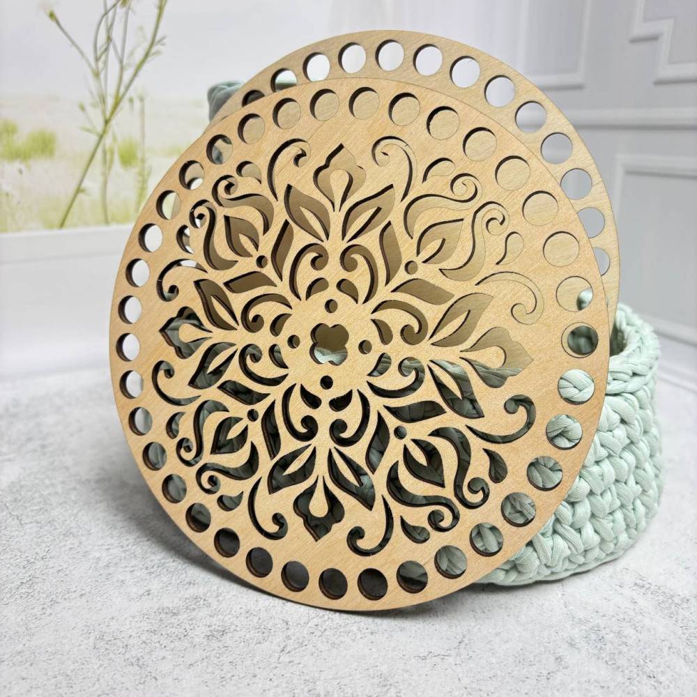 Wooden round openwork bottom, 15 cm (198/15)