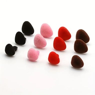 Velvet triangular nose for toys Premium black 15 mm